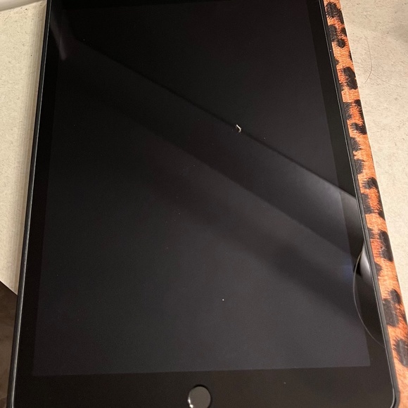 Apple iPad 9th Generation - Picture 2 of 2